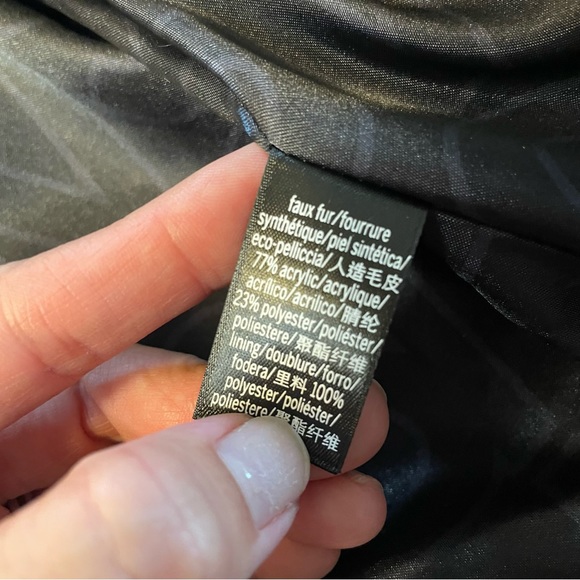 Victoria’s Secret Fur Coat Limited Edition - Picture 9 of 9